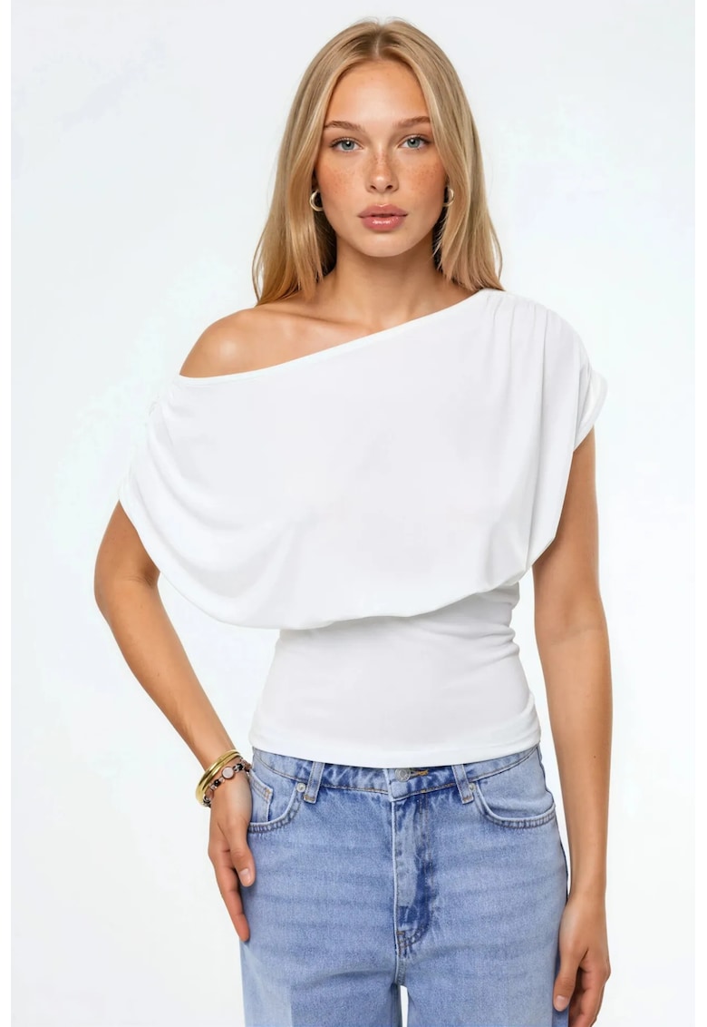 Bluza dama - asimetrica - lejera - alb prafuit - tesatura tricotata