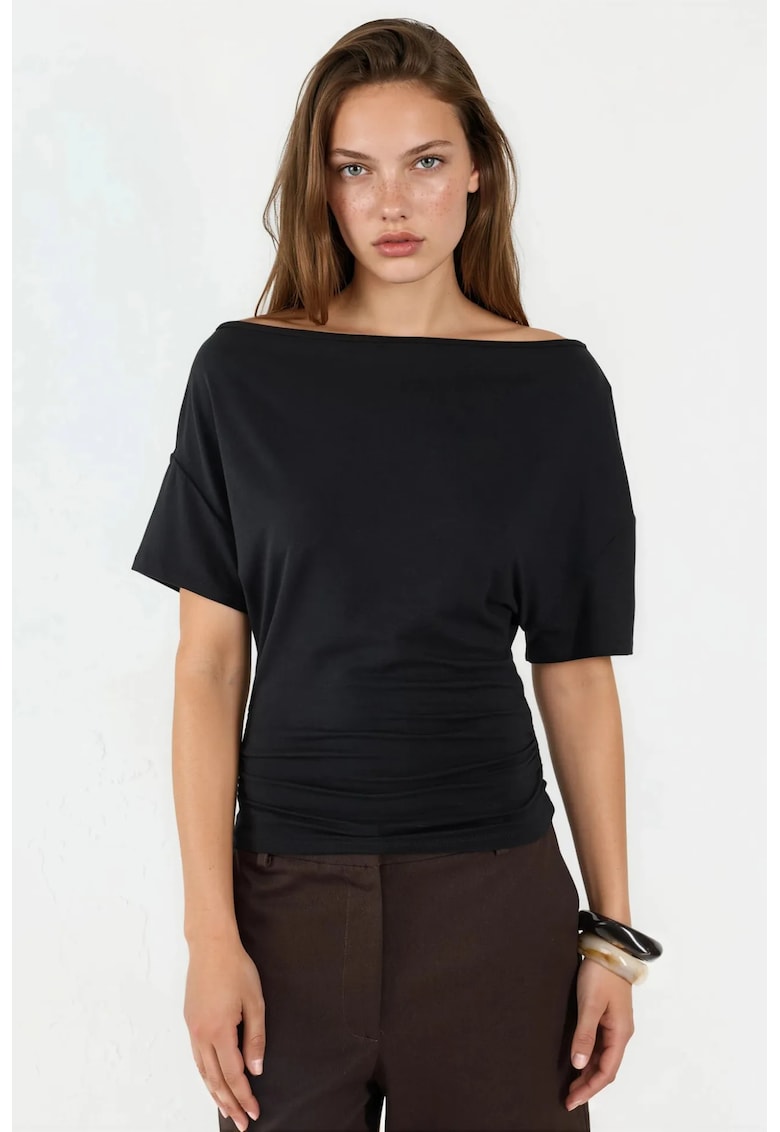 Top dama - tricotat scurt - guler asimetric - negru - viscoza