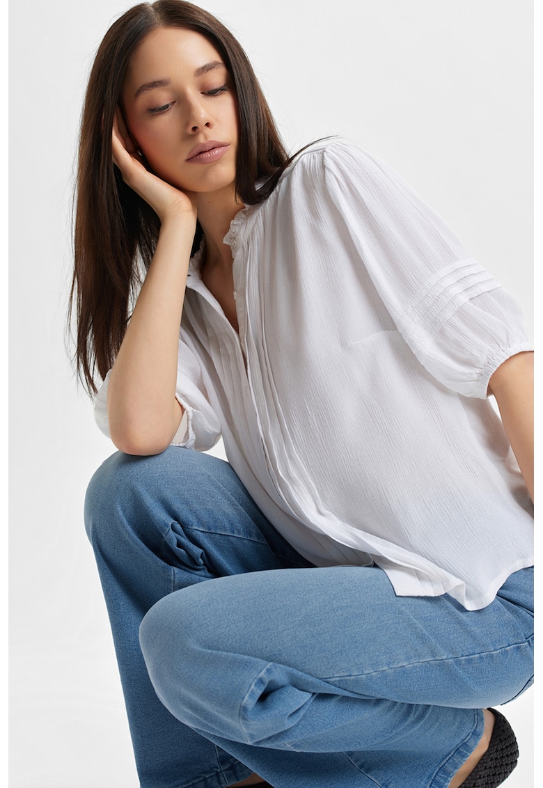 Camasa cu model cu dungi discrete si guler cu volane - Alb