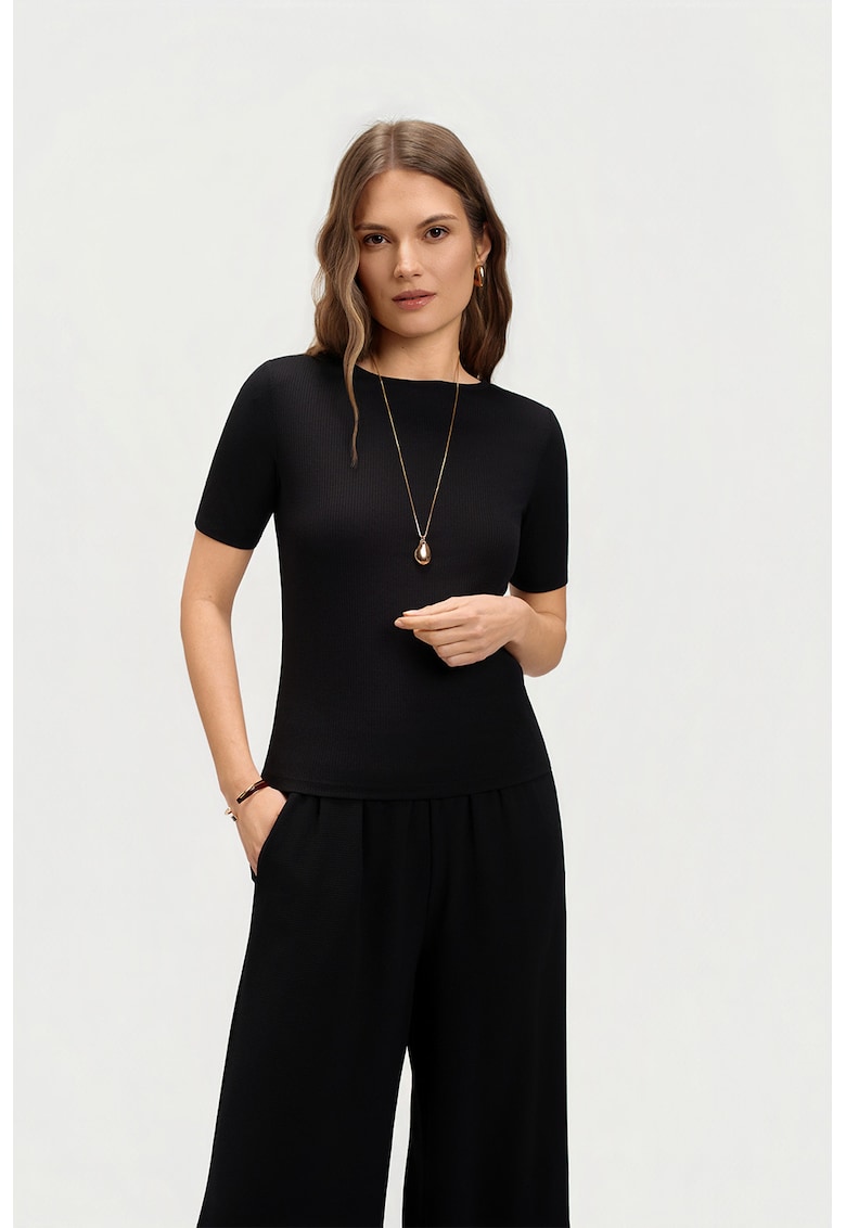 Tricou slim fit cu model uni