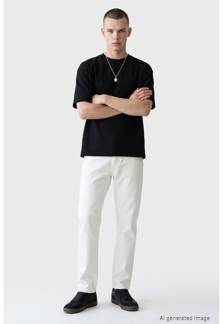 Tricou cu decolteu la baza gatului - Negru