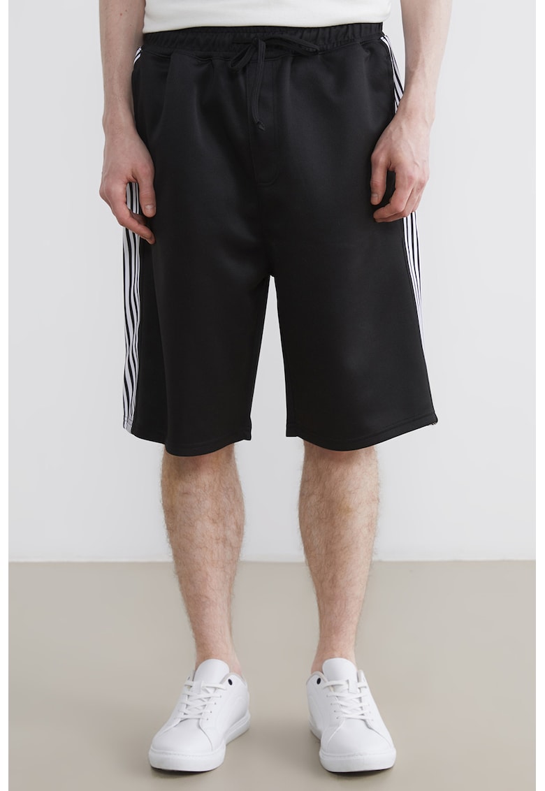 Pantaloni scurti sport relaxed fit cu benzi contrastante - Negru