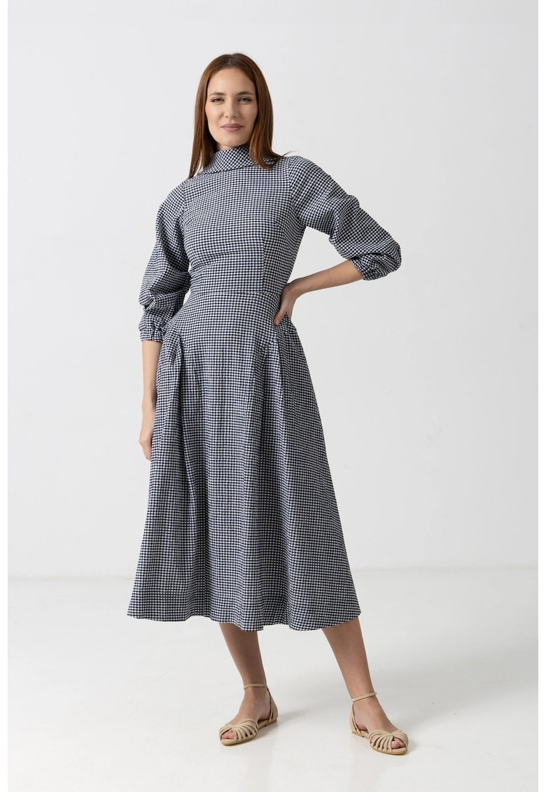 Rochie in carouri cu guler supradimensionat