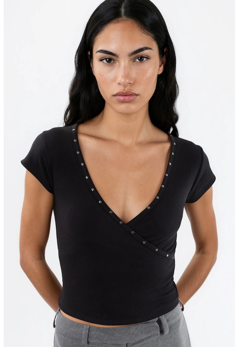 Tricou dama - slim fit - decolteu in V - negru - tesatura striata