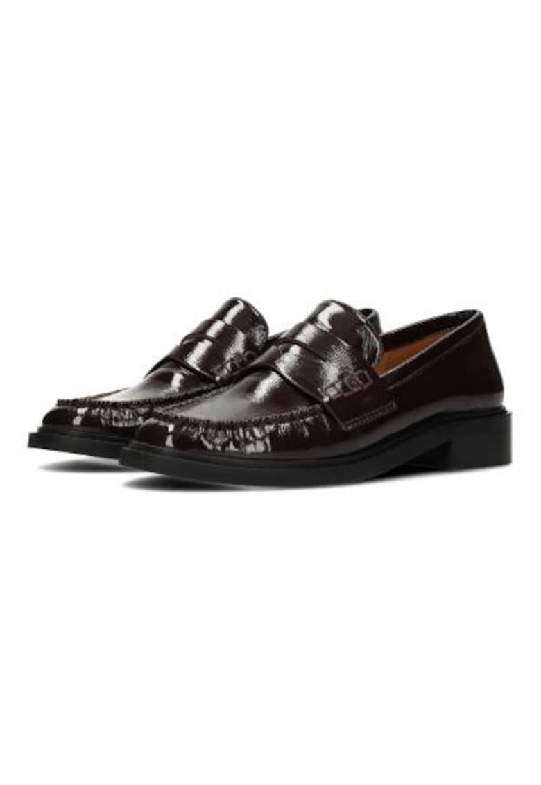 Mocasini cu toc si aspect lacuit