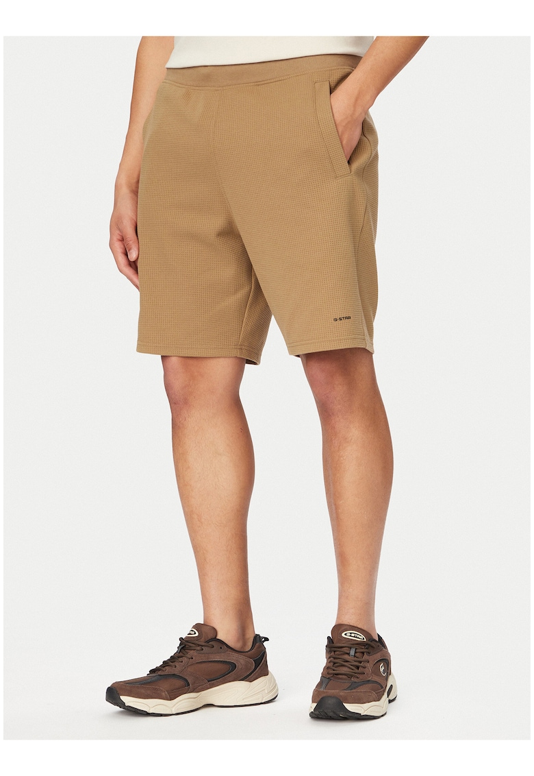 Pantaloni scurti sport Barbati - bej - croiala skinny - material reciclat si organic