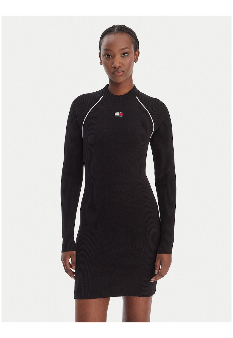 Rochie tricotata cambrata cu guler semi-înalt