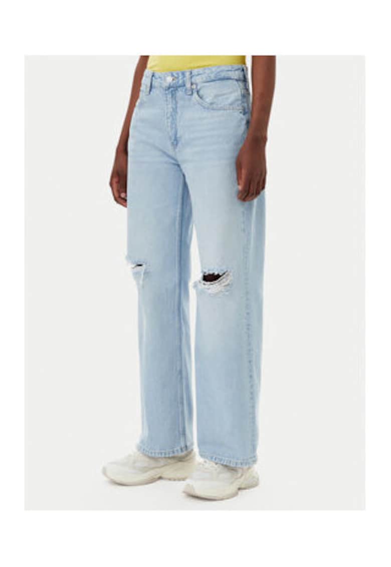 Blugi relaxed fit cu rupturi