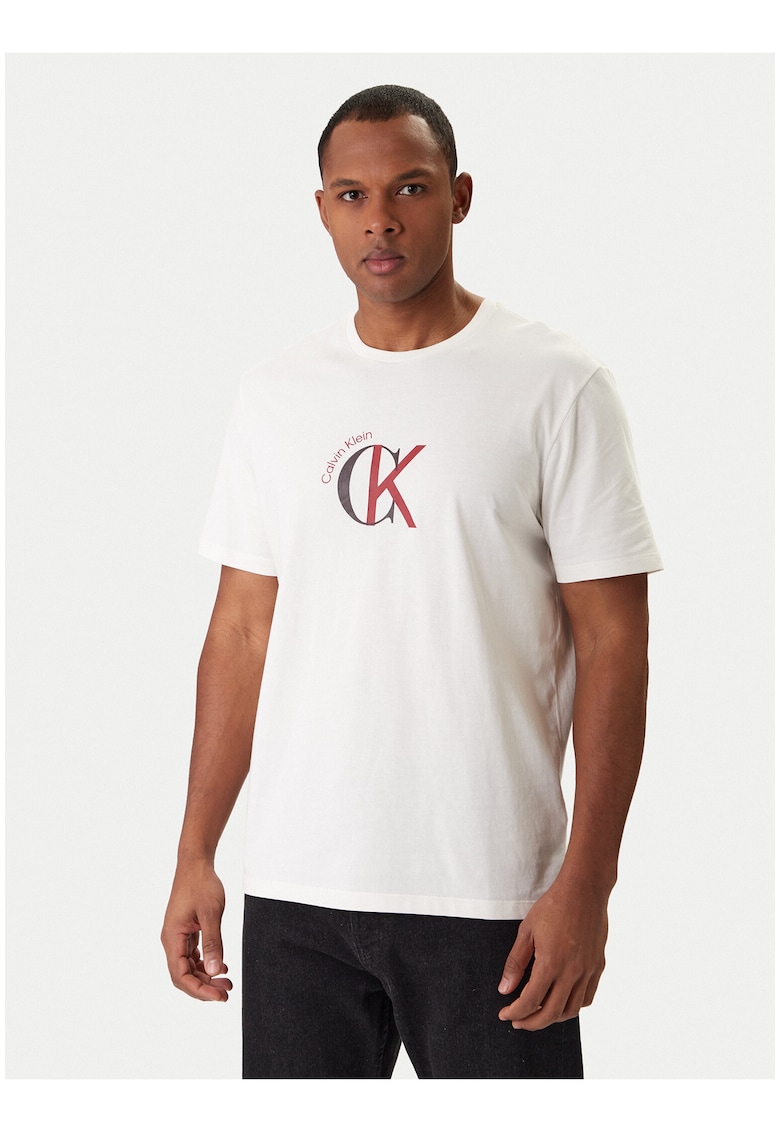 Tricou cu decolteu la baza gatului si model logo