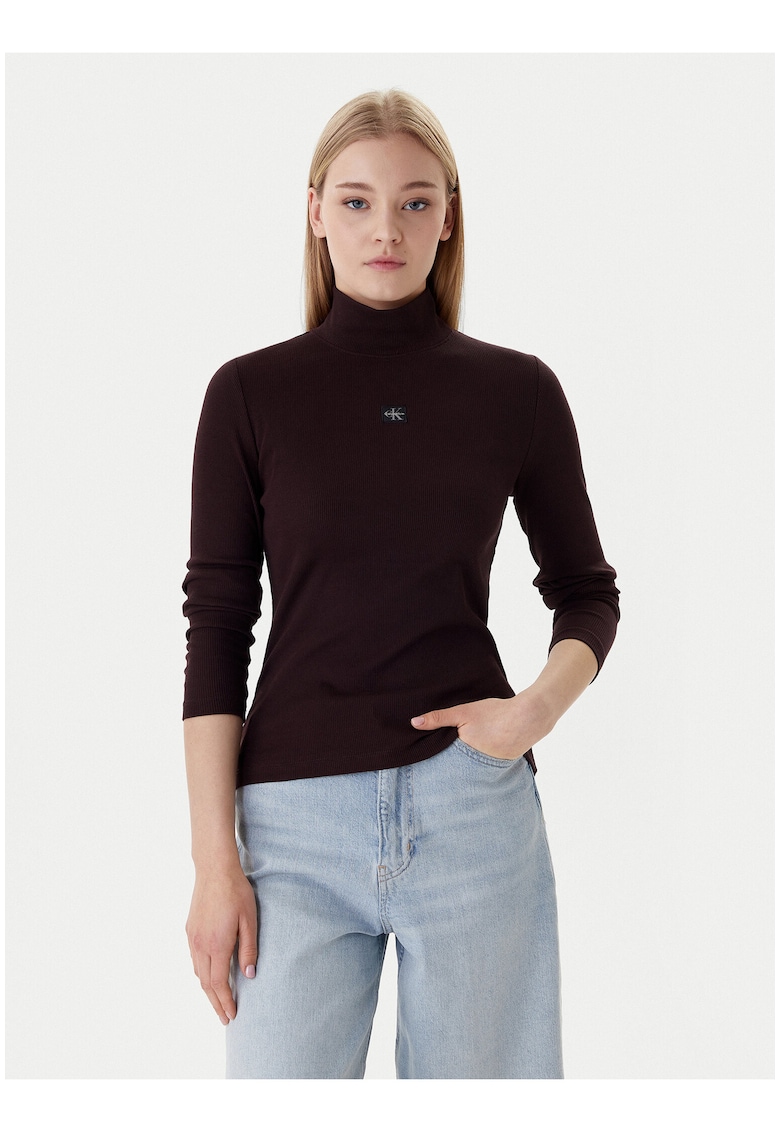 Pulover slim fit cu guler rulat -