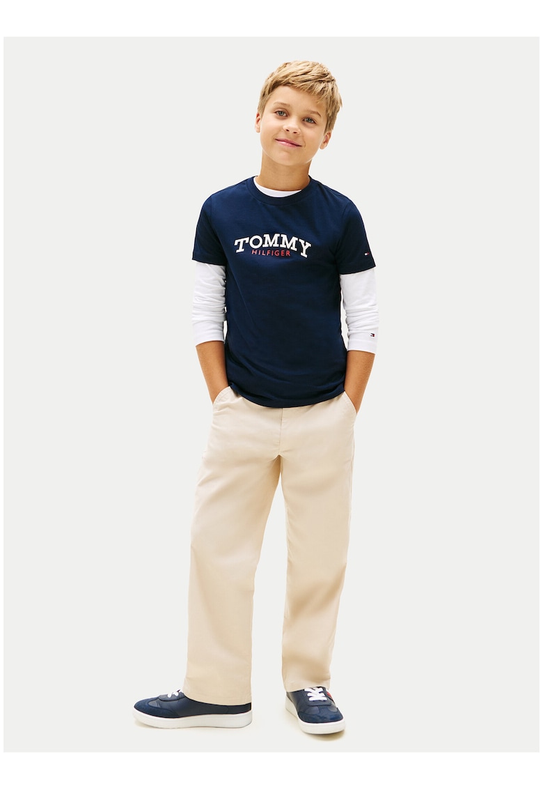 Tricou cu decolteu rotund si text
