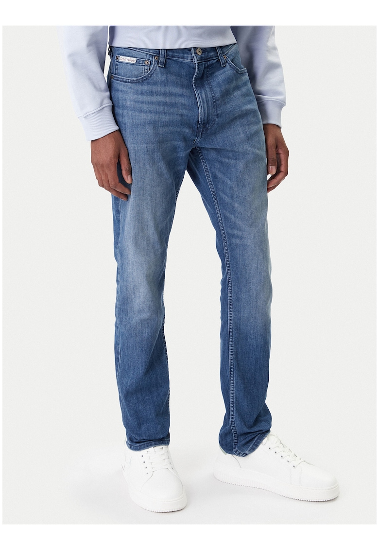Blugi slim fit cu design decolorat si talie medie