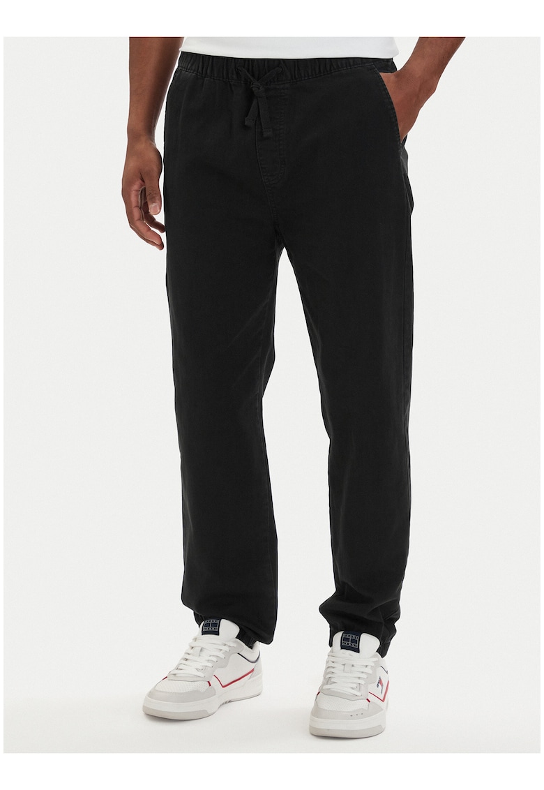 Pantaloni jogger conici
