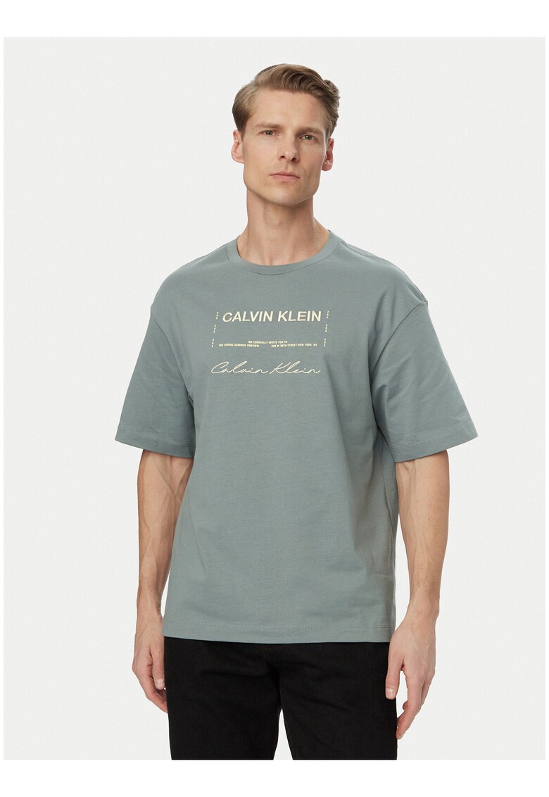 Tricou cu decolteu la baza gatului -