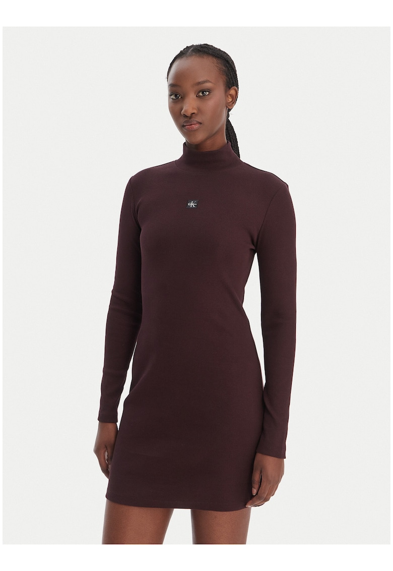 Rochie tricotata cu guler inalt -