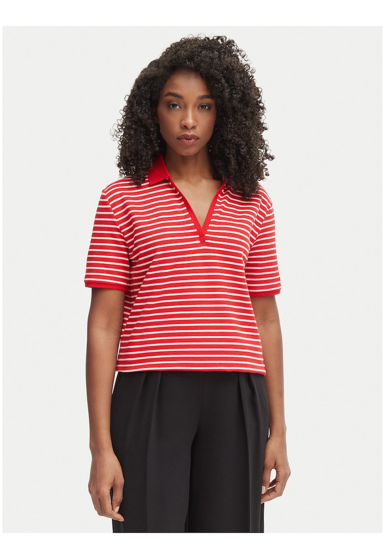 Tricou polo in dungi cu decupaj in v