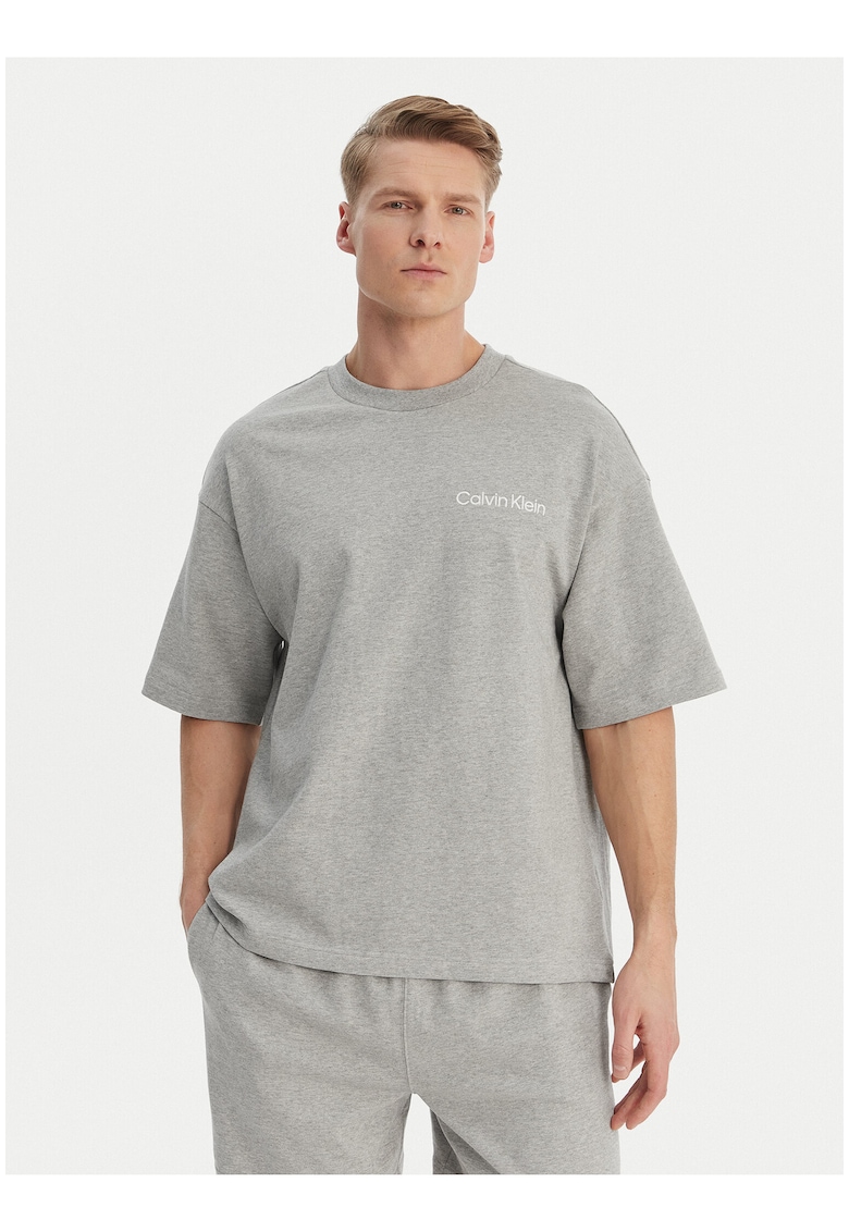 Tricou cu logo discret