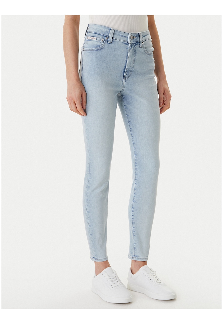 Blugi cu talie inalta si croiala skinny