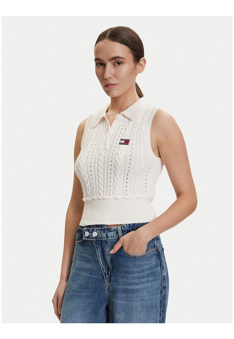 Top crop tricotat cu guler ascutit