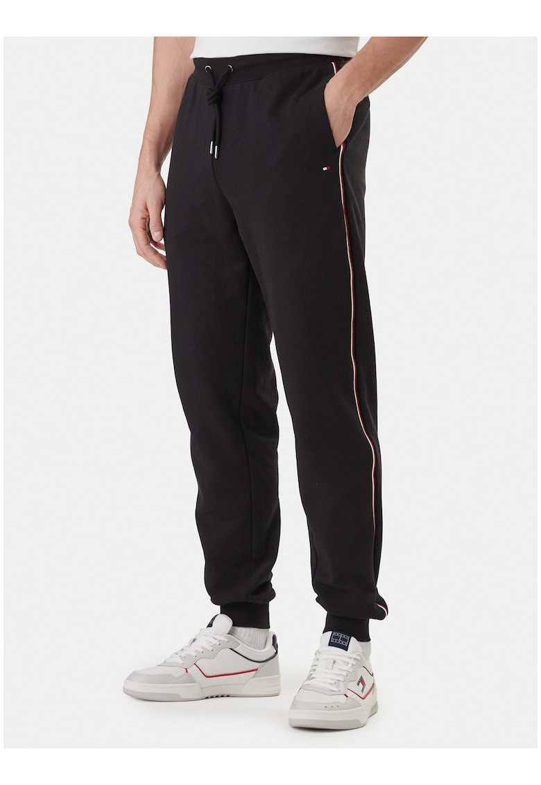 Pantaloni de trening cu buzunare -