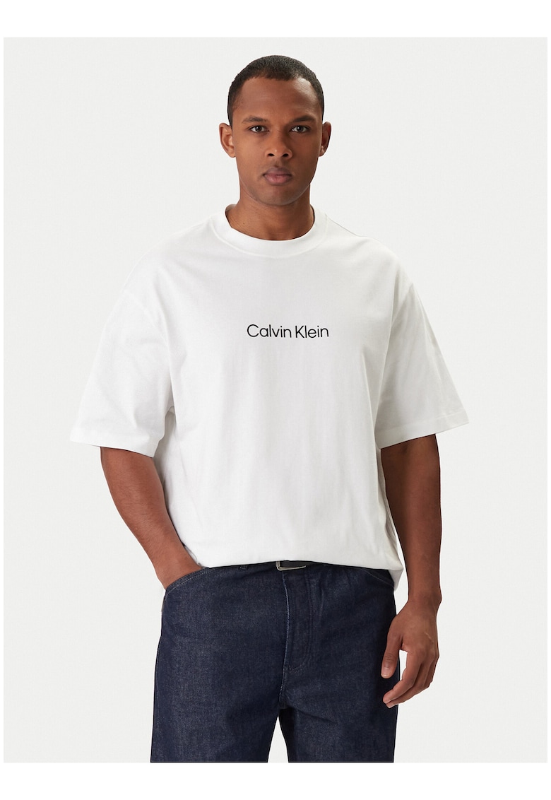 Tricou uni cu maneci cazute si imprimeu pe piept -