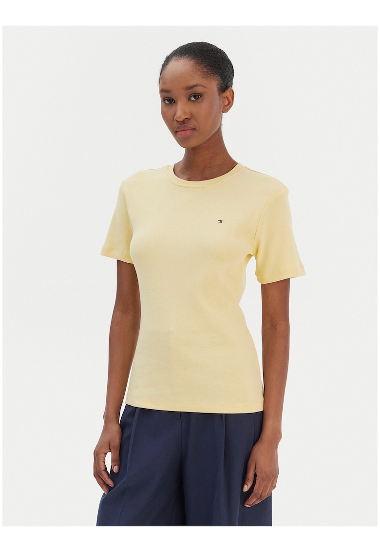 Tricou cu decolteu la baza gatului -