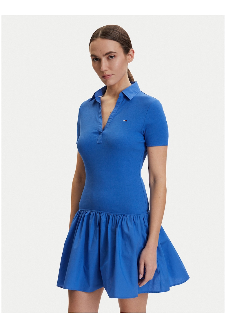 Rochie scurta cu decolteul în V și mâneca scurtă