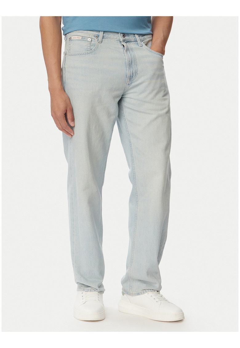 Blugi cu croiala dreapta - model uni si aspect decolorat