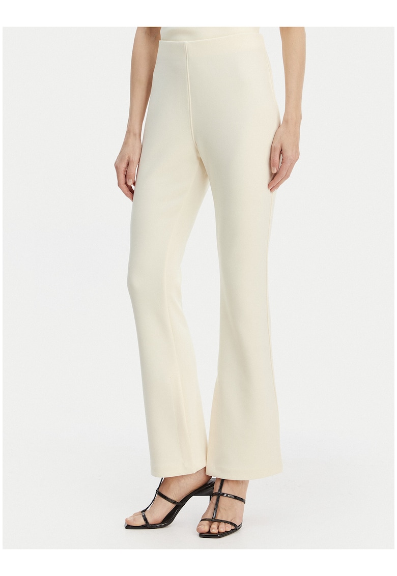 Pantaloni lungi evazati cu talie inalta