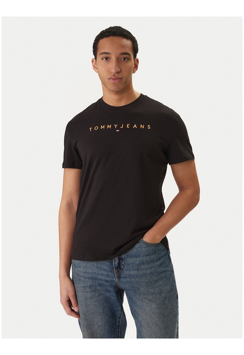 Tricou cu logo si decolteu la baza gatului
