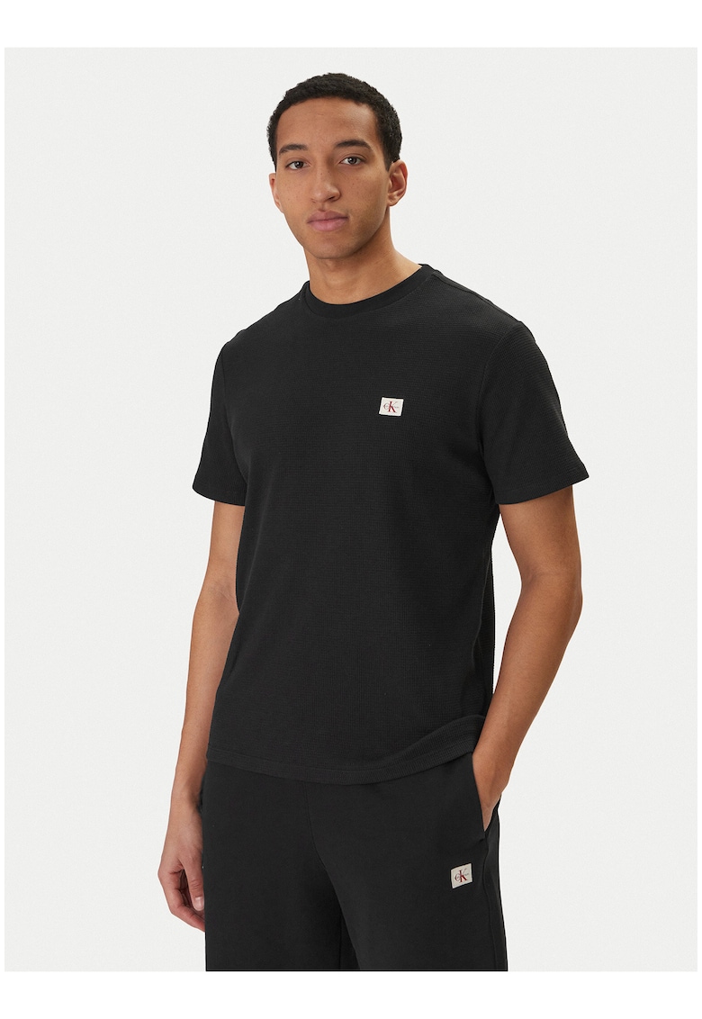 Tricou cu decolteu la baza gatului -