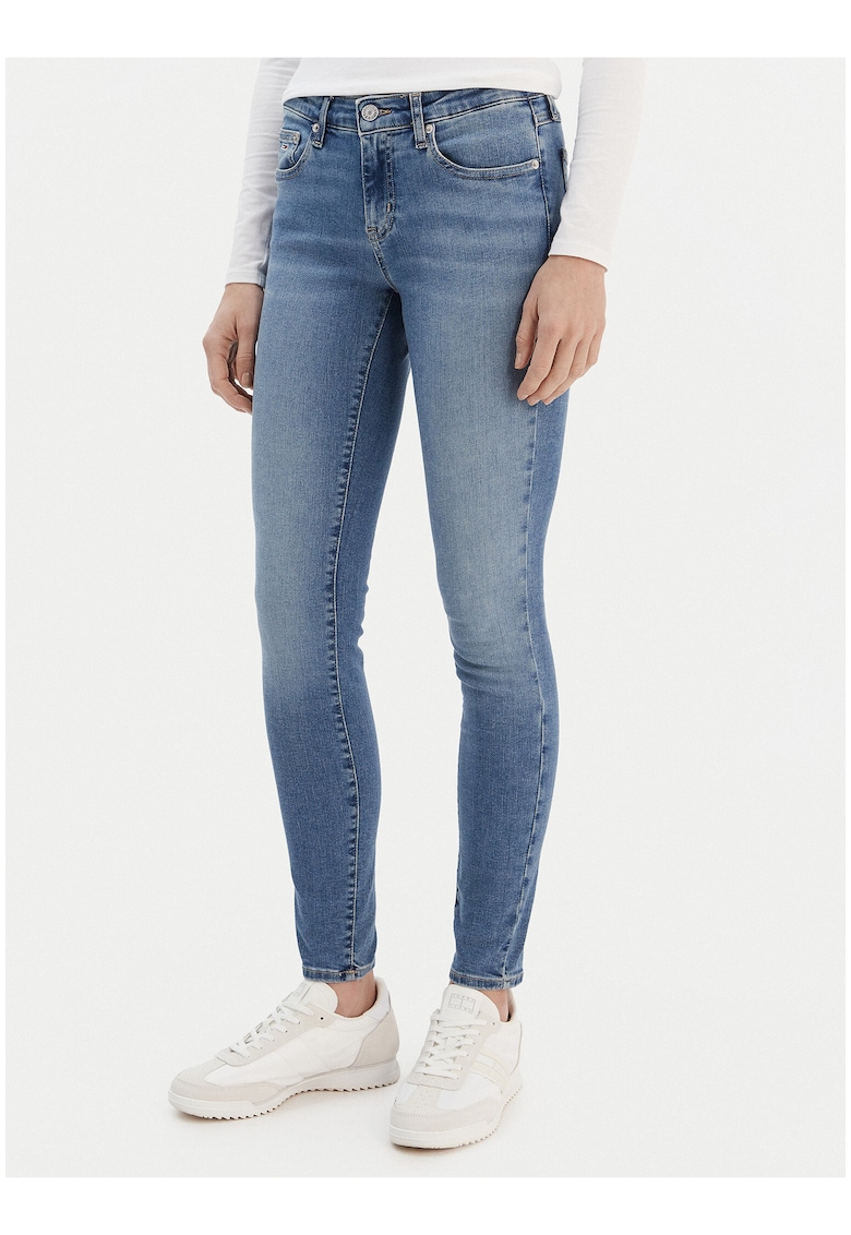 Blugi super skinny cu talie joasa.