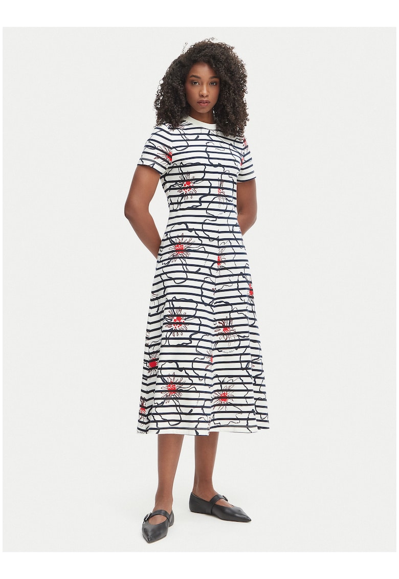 Rochie cu decolteu rotund si model in dungi