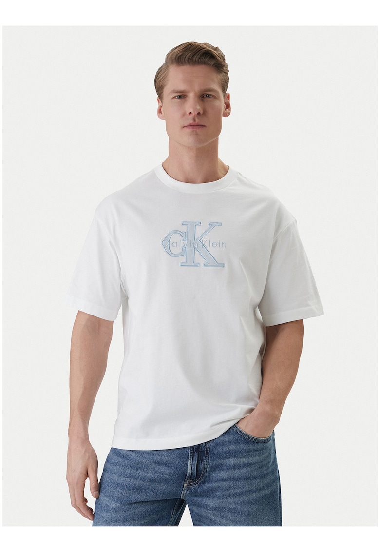 Tricou cu logo brodat