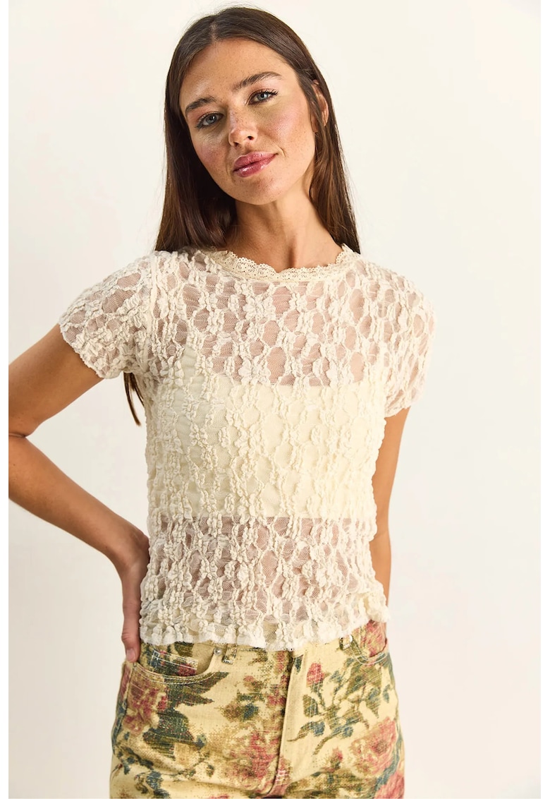 Bluza dama - cu decolteu rotund din dantela - crem - din poliester si lycra - maneci scurte - croiala regulara
