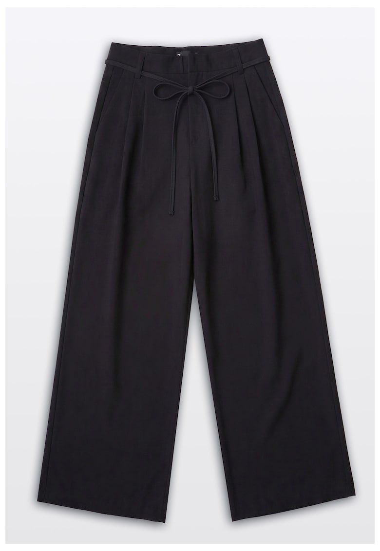 Pantaloni cu croiala ampla si cordon decorativ