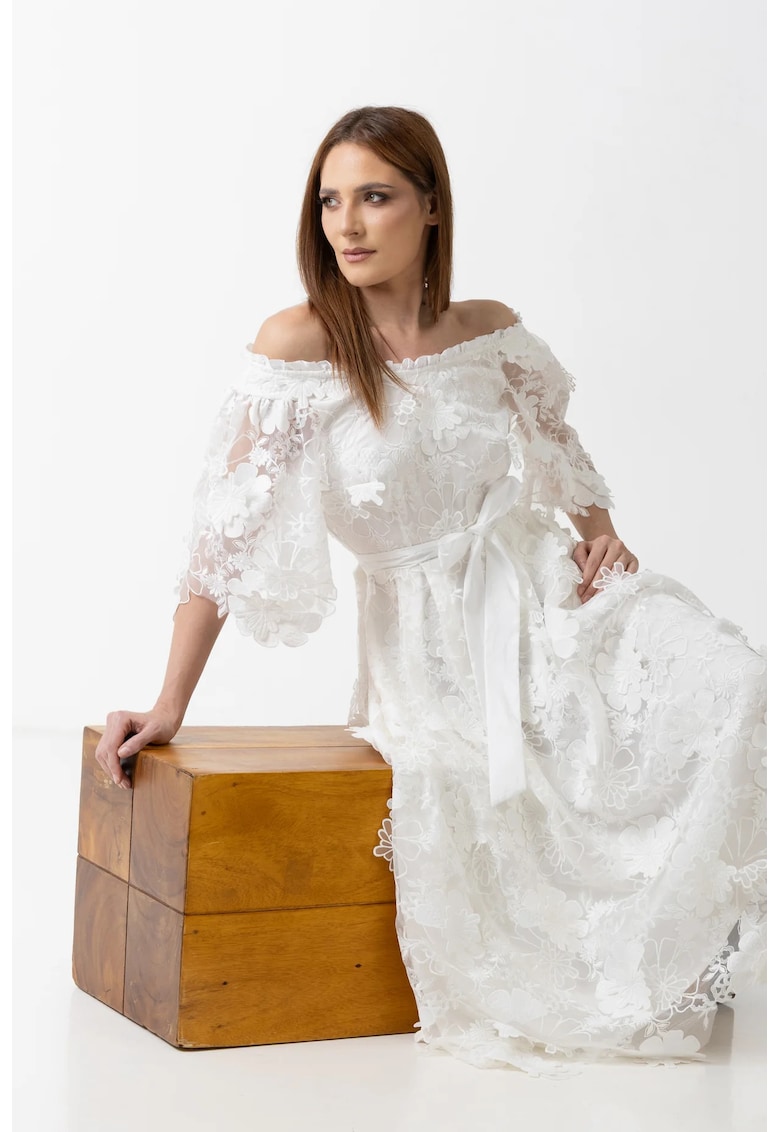 Rochie eleganta midi alba cu umeri goi si aplicatii florale 3D