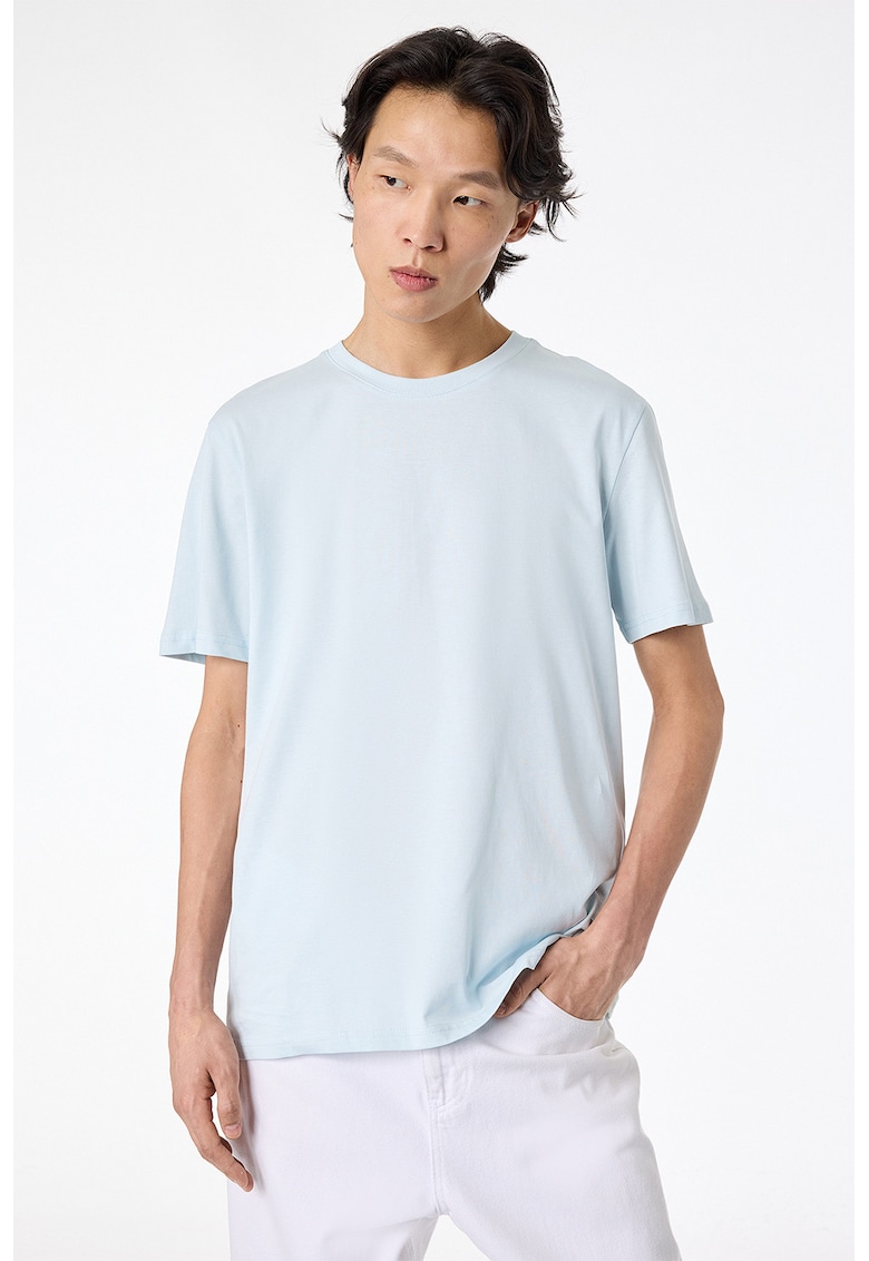Tricou uni cu decolteu la baza gatului