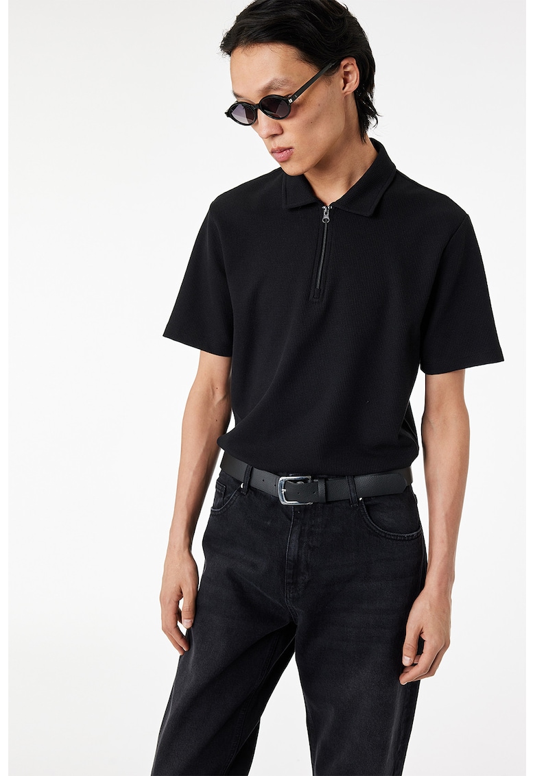 Tricou cu guler cu fermoar
