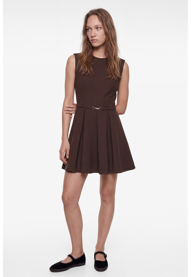 Rochie plisata cu o curea in talie - Maro