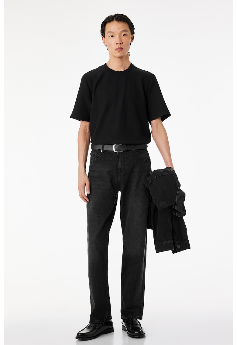 Tricou regular fit cu decolteu la baza gatului - Negru