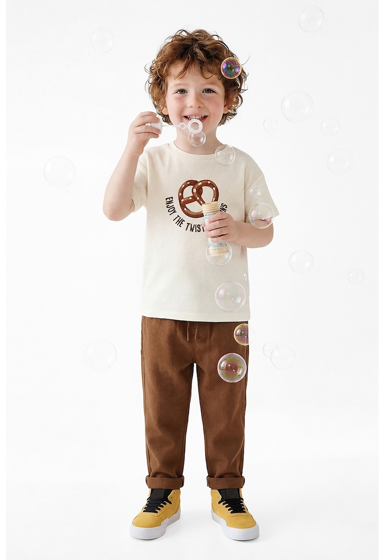 Tricou de bumbac cu text brodat - Alb fildes/Maro