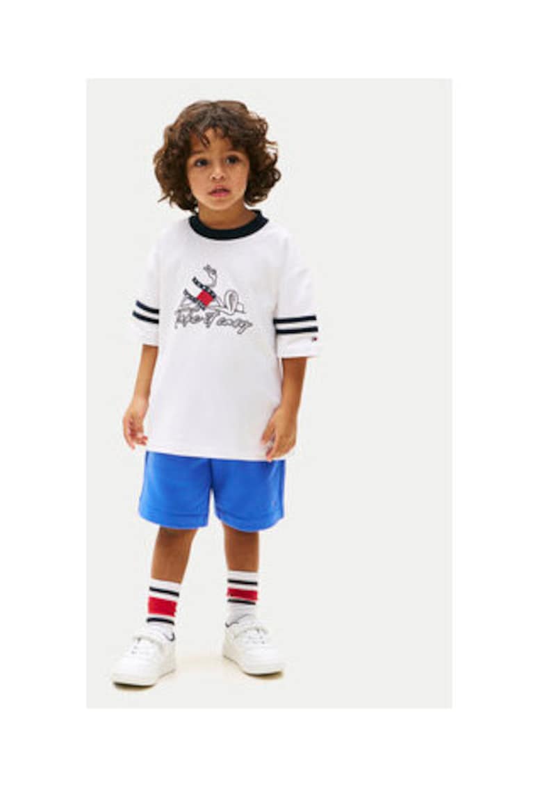 Set de tricou si bermude cu accente contrastante -