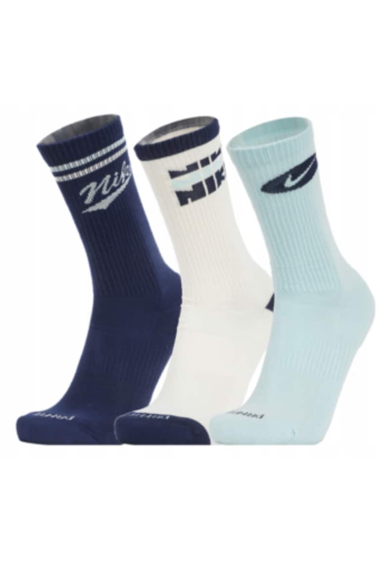Set Sosete Unisex HJ9336 902 Marime 34 38 Tehnologie Dri Fit Ce Asigura Uscare Si Confort Banda Elastica Pe Arcada Piciorului Pentru Stabilitate Varf Intarit Pentru Rezistenta Inalta Material Foarte Moale Multicolor 3 Piese