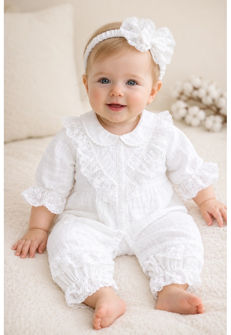 Salopeta bebe fetita din muselina alba cu dantela si bentita eleganta