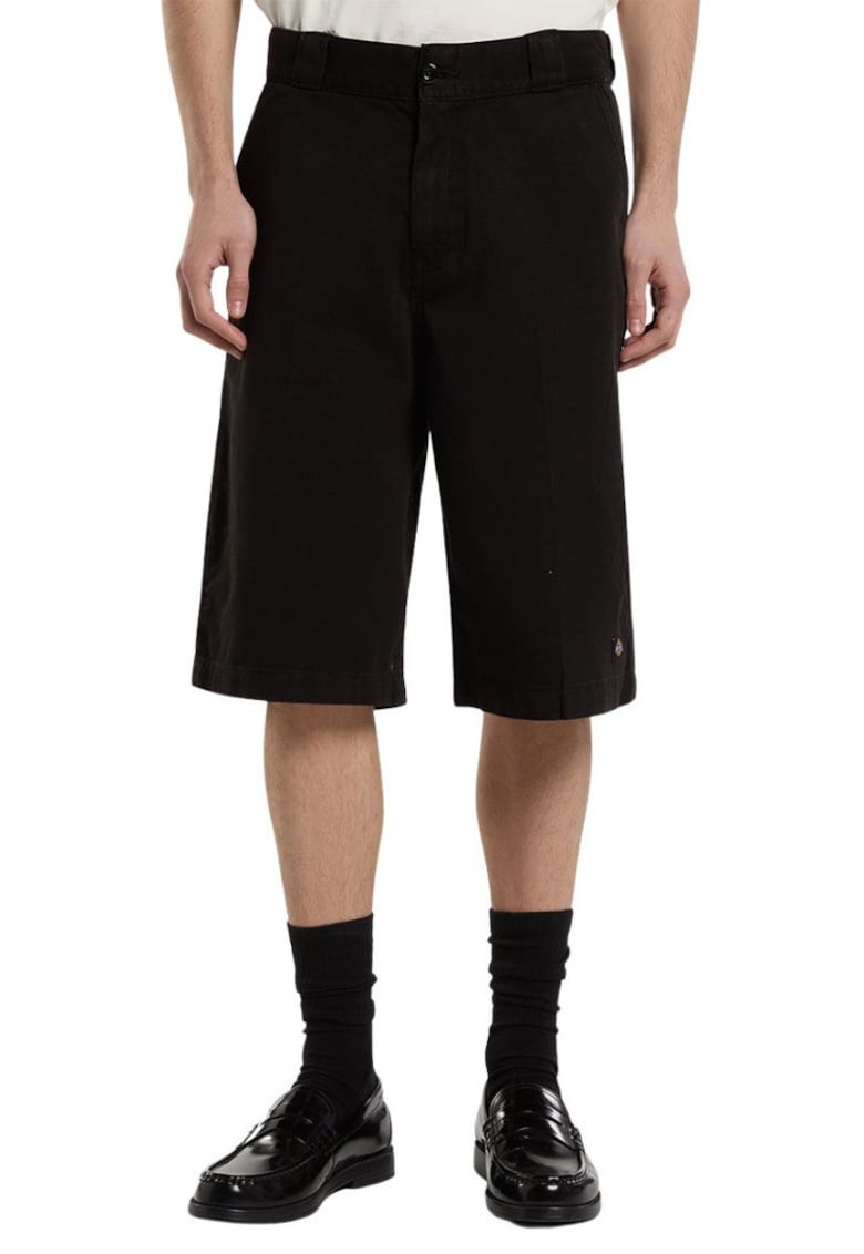 Pantaloni scurti din bumbac cu croiala conica si aspect mat
