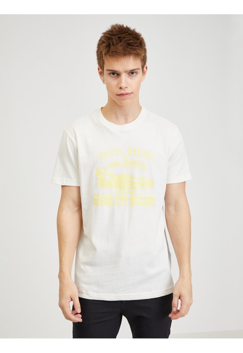 Tricou cu detaliu pe piept