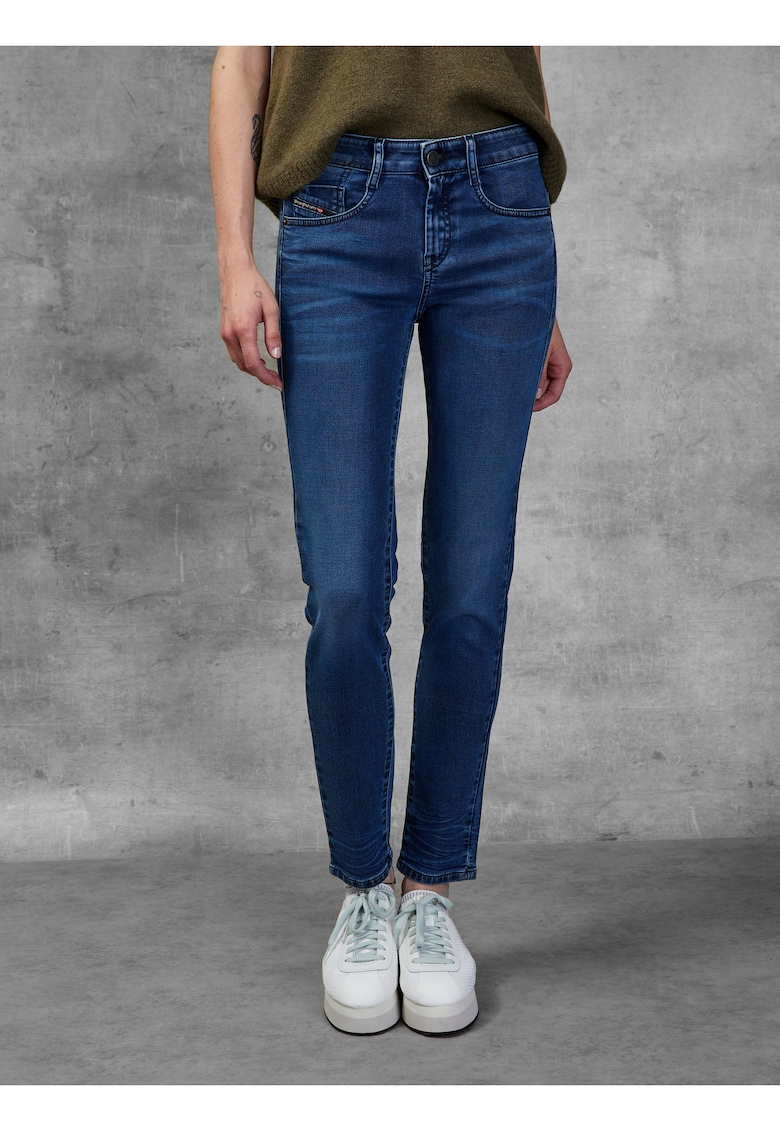 Blugi slim fit cu talie medie