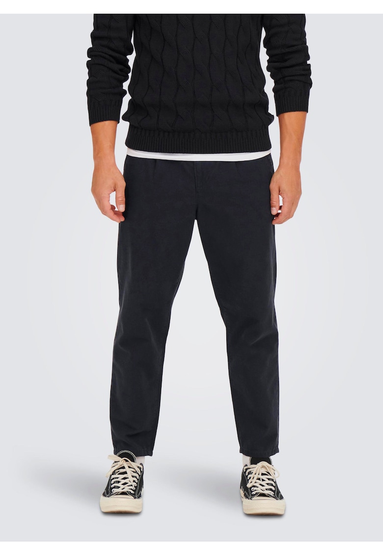 Pantaloni chino cu buzunare -