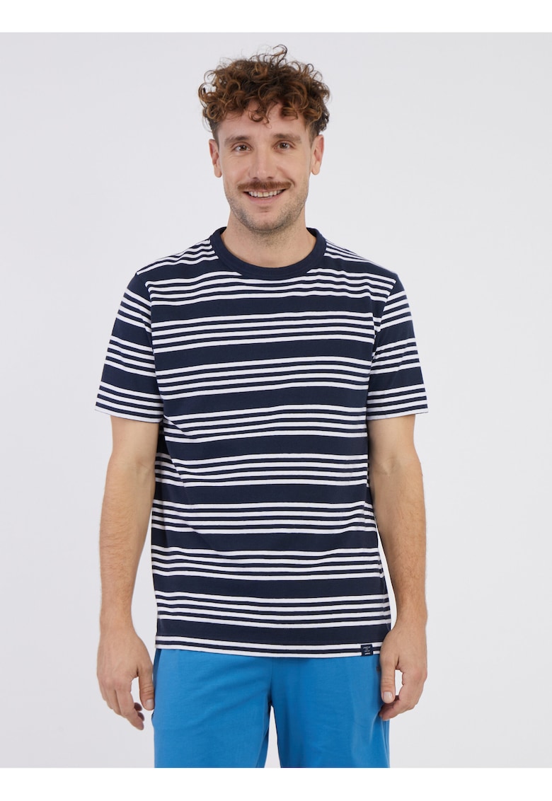 Tricou in dungi cu decolteu la baza gatului